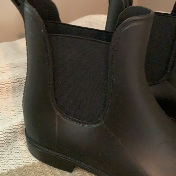 Women’s Rain Boots - NWOT - Never worn - Picture 2 of 6